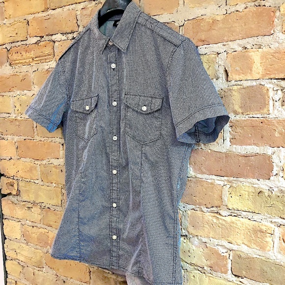 H&M Sexy Fitted Short Sleeve Blue & White Pattern Shirt With Shoulder Epaulettes - Picture 3 of 13